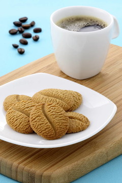 美味的咖啡脆餅和熱咖啡