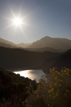 太陽和Mountains