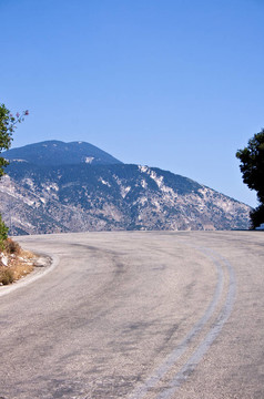 Enos山的道路；