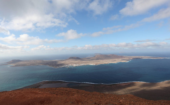 La Graciosa島從蘭薩羅特島；加那利群島；西班牙