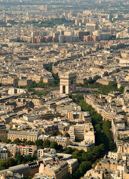 对巴黎旅游D铁塔的高度