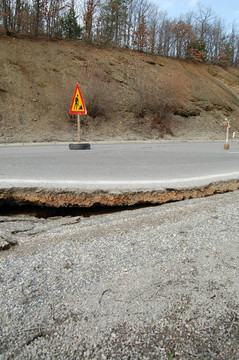 損壞的道路