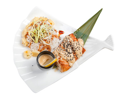 三文魚配米飯和奶油沙司