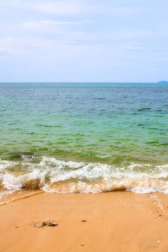 陽光明媚的海灘