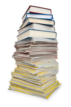 白色高煙囪上的書籍