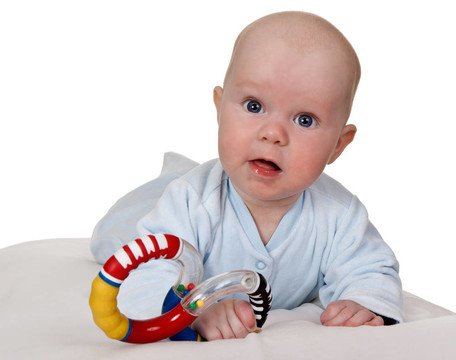 帶有彩色塑料玩具的嬰兒