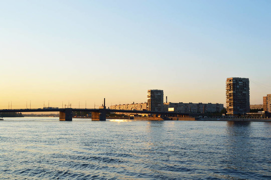 涅瓦河畔的Volodarsky橋；圣彼得堡