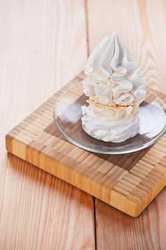 （酥皮點心；奶油；冰淇淋）