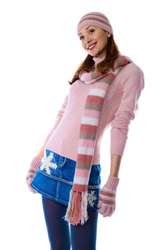 一個穿著暖和的針織衣服的漂亮女孩