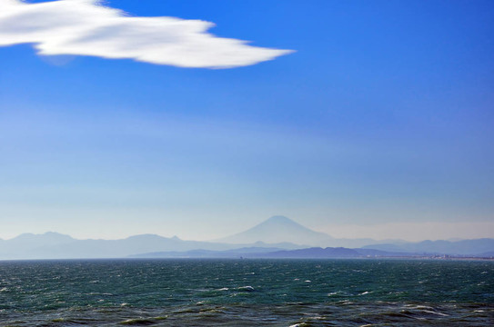 海；富士山；云。
