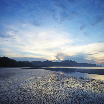在奧南海灘觀日出。甲米?。惶﹪?。