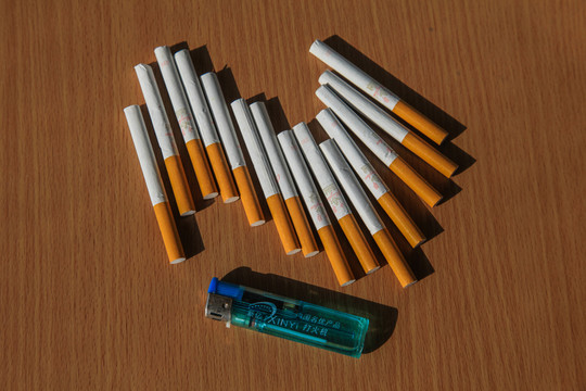 香煙與打火機(jī)