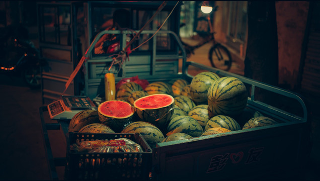 夜晚賣西瓜