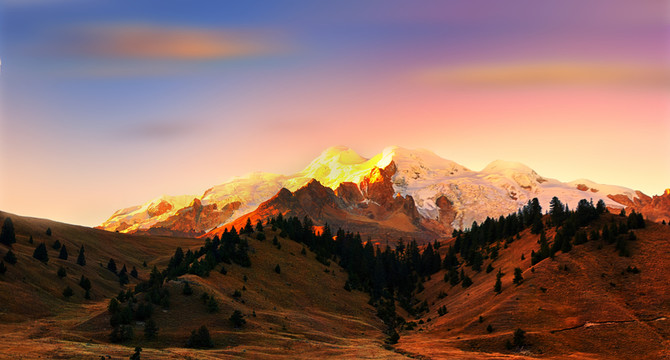 格聶神山全景