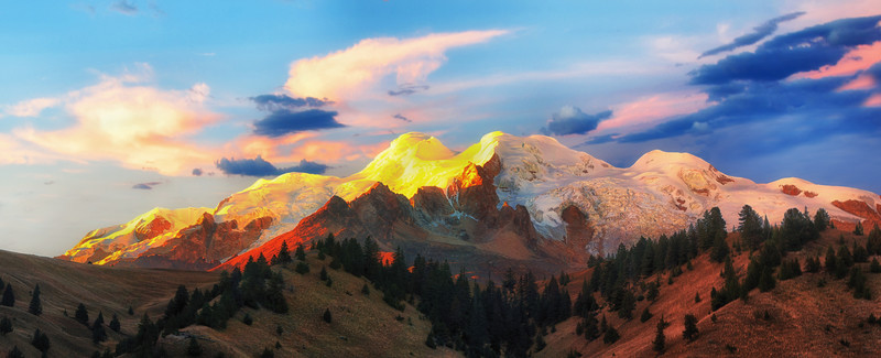 格聶神山全景