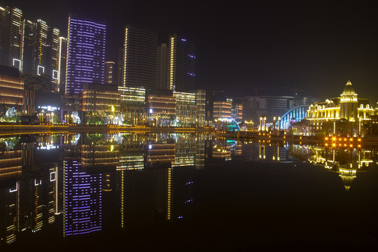 夜市倒影