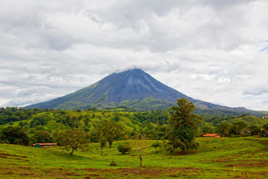 阿雷納火山；哥斯達(dá)黎加