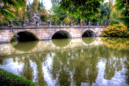 華沙瓦津基公園大橋