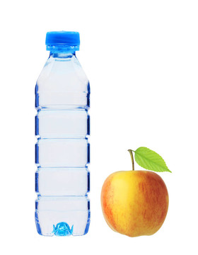 一种水和苹果用绿色隔离的塑料瓶