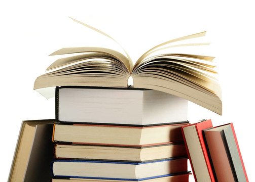 桌子上的書