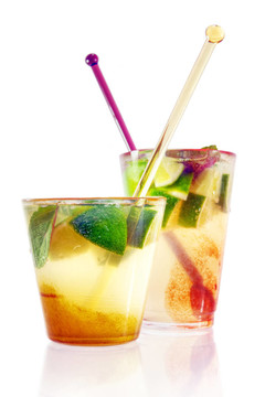 白色的彩色飲料