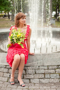 公園里的年輕女人