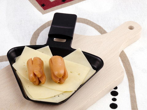 烤鍋奶酪和香腸方食品
