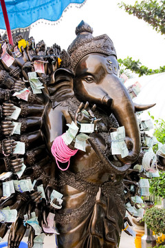 Ganesh粉紅色的Wat Samarn形象；Chachoengsao；泰國(guó)。