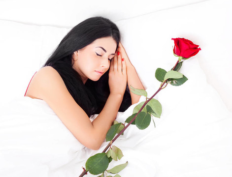 睡覺(jué)的女人