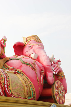 Ganesh粉紅色的Wat Samarn形象；Chachoengsao；泰國(guó)。