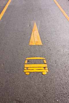 地面上的汽車路符號