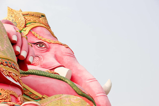 Ganesh粉紅色的Wat Samarn形象；Chachoengsao；泰國(guó)。