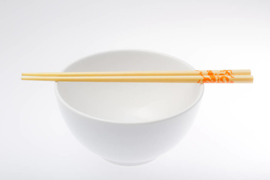 帶筷子的飯碗