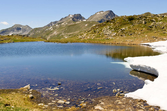 山上的湖；Ariege；法國