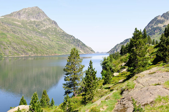 山上的湖；Ariege；法國