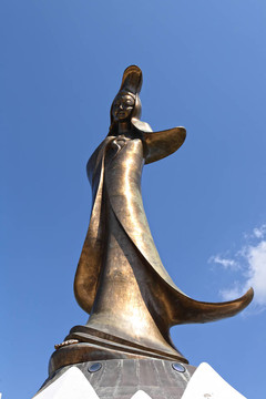 Kun Iam雕像