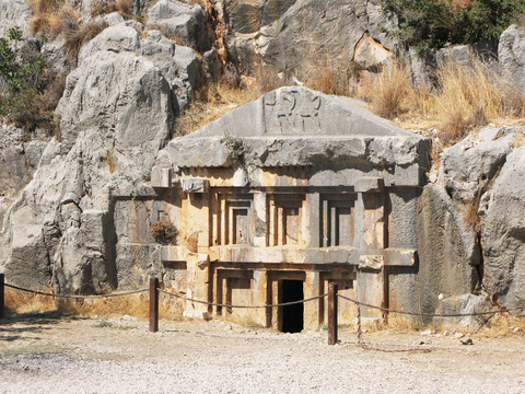 在土耳其邁拉古代墓地；