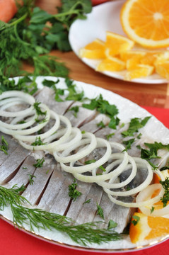 美味鯡魚配洋蔥、橘子