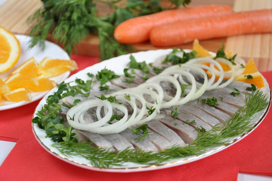 美味鯡魚配洋蔥、橘子