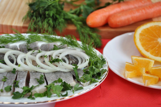 美味鯡魚配洋蔥、橘子
