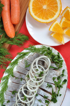 美味鯡魚配洋蔥、橘子