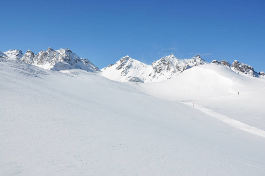 皮措爾山；瑞士著名的滑雪勝地