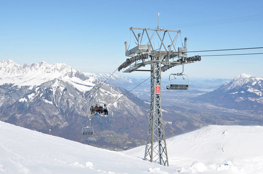 皮措尔山；瑞士著名的滑雪胜地