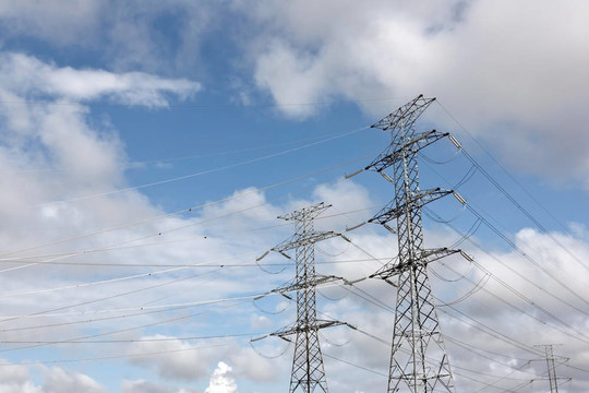 電源線和電塔