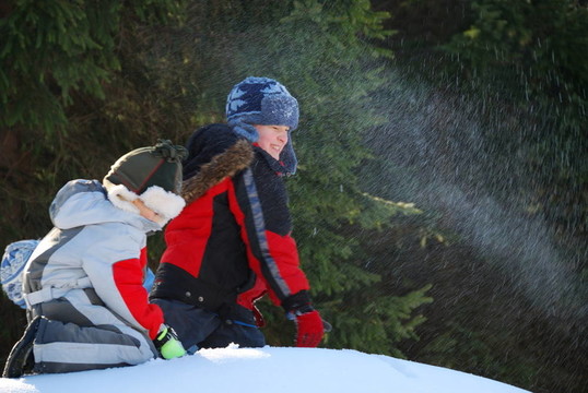 打雪仗