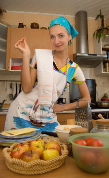 女孩做飯