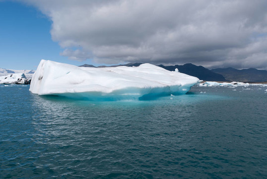 在冰島jokulsarlon湖