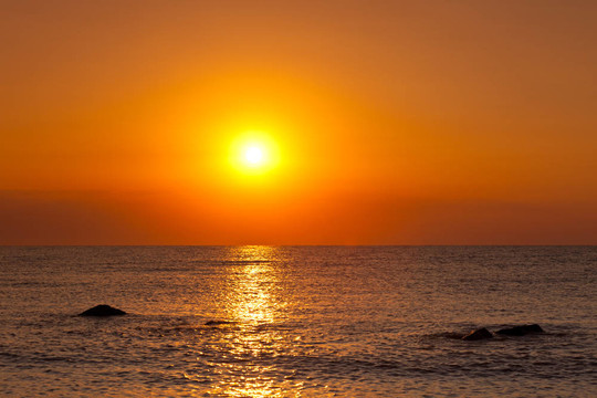 海上日出