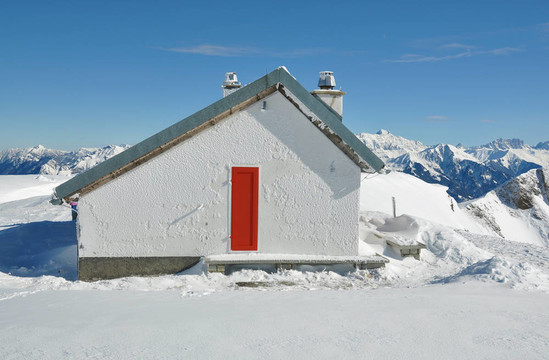 在皮措爾山救助站；瑞士著名的滑雪勝地