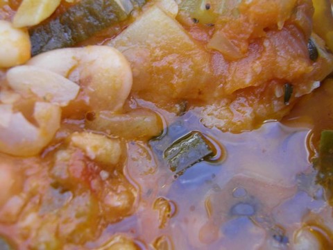 ribollita傳統(tǒng)甘藍(lán)；豆類和面包湯從佛羅倫薩；托斯卡納